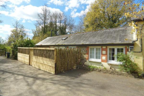Family Friendly Rural Riverside 5-Bed Cottage